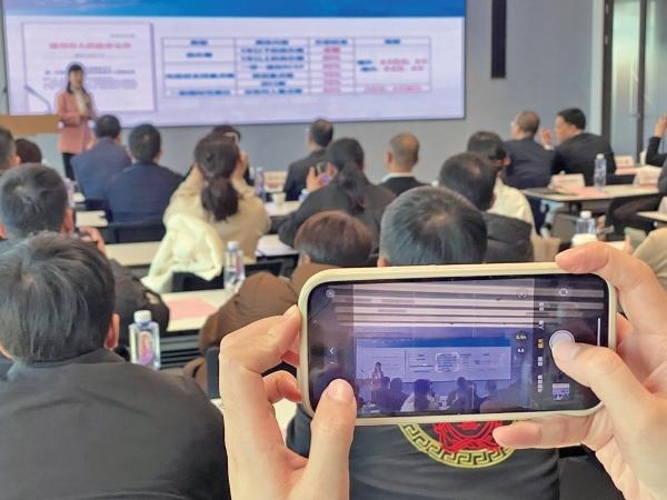 1月2日，“百團千企出海拓市場增訂單”行動啟動。蔣文廣 攝