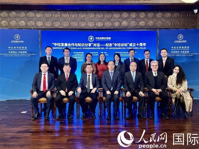 與會(huì)嘉賓合影留念。人民網(wǎng)記者 周雨攝