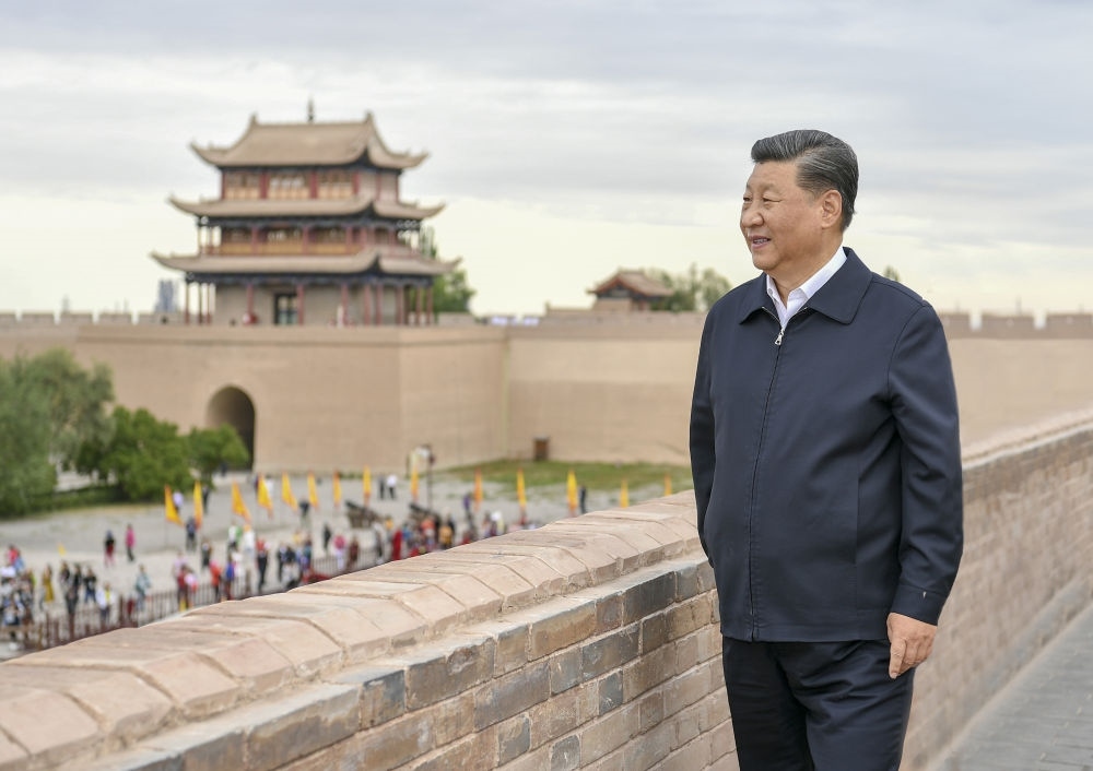 2019年8月20日上午，習(xí)近平來到嘉峪關(guān)關(guān)城，登上城樓察看關(guān)城整體面貌，聽取河西走廊長城、關(guān)隘歷史文化情況介紹。新華社記者 謝環(huán)馳 攝