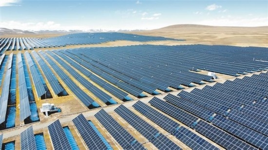 西藏華電色尼區(qū)12萬(wàn)千瓦光伏發(fā)電項(xiàng)目電力保供項(xiàng)目航拍。趙書彬攝