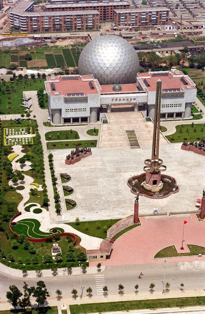 這是1999年從空中拍攝的平津戰(zhàn)役紀念館。