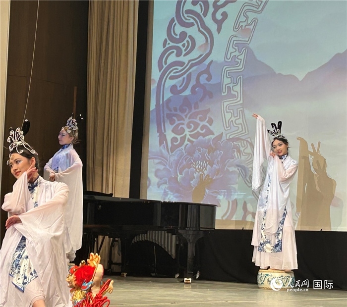 舞蹈《青花瓷》，表演者：德國中歐文化藝術(shù)交流協(xié)會