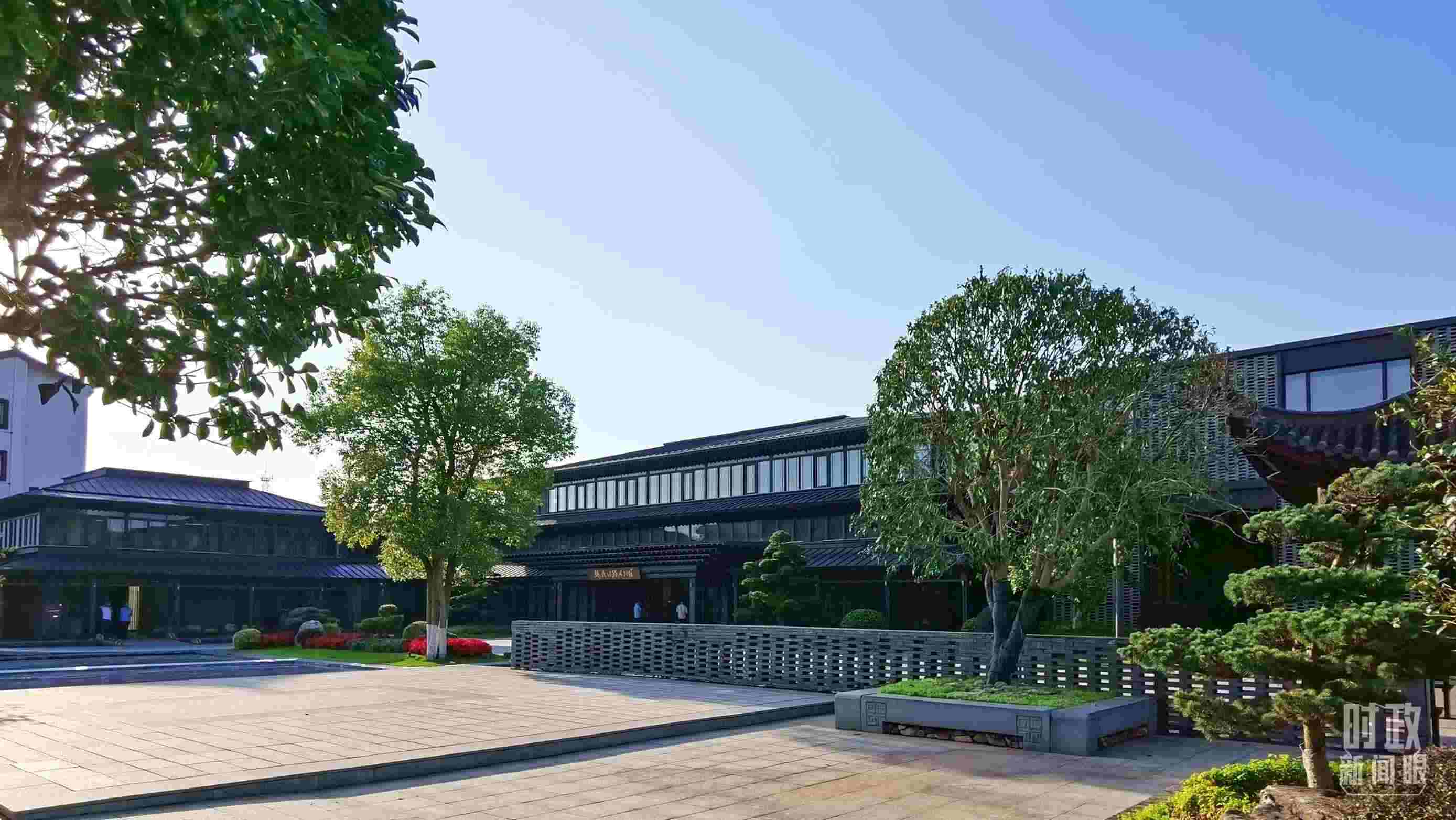 △楓橋經(jīng)驗(yàn)陳列館。2023年9月，習(xí)近平來到這里考察，強(qiáng)調(diào)要發(fā)展好新時(shí)代“楓橋經(jīng)驗(yàn)”。（總臺(tái)央視記者陳漢章拍攝）