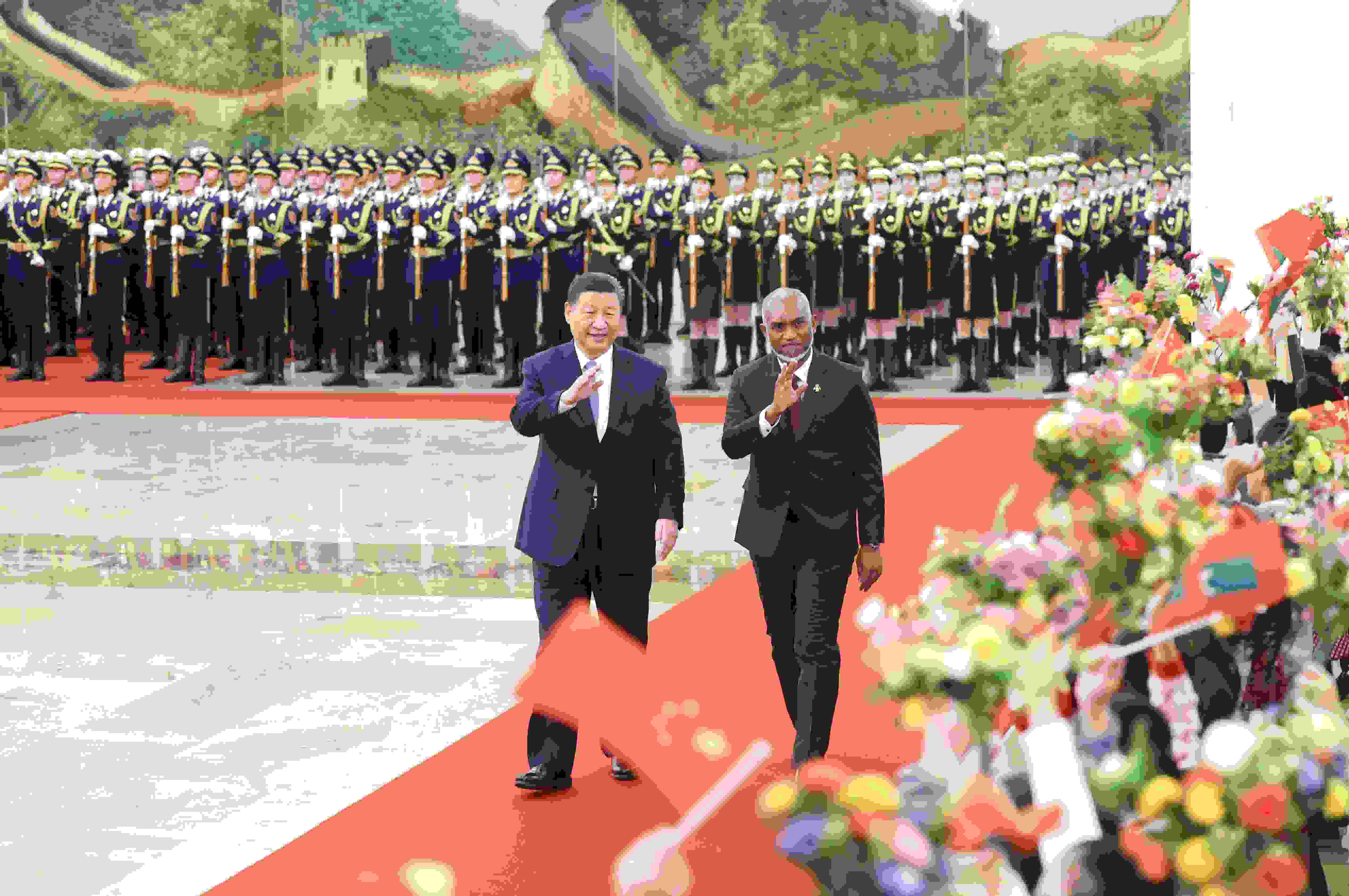 △2024年1月10日下午，國(guó)家主席習(xí)近平在北京人民大會(huì)堂同來(lái)華進(jìn)行國(guó)事訪問(wèn)的馬爾代夫總統(tǒng)穆伊茲舉行會(huì)談。會(huì)談前，習(xí)近平主席在人民大會(huì)堂北大廳為穆伊茲總統(tǒng)舉行歡迎儀式。