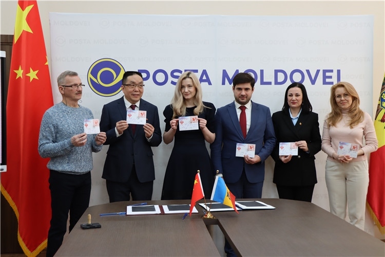 摩爾多瓦首發(fā)龍年生肖郵票。中國(guó)駐摩爾多瓦大使館供圖