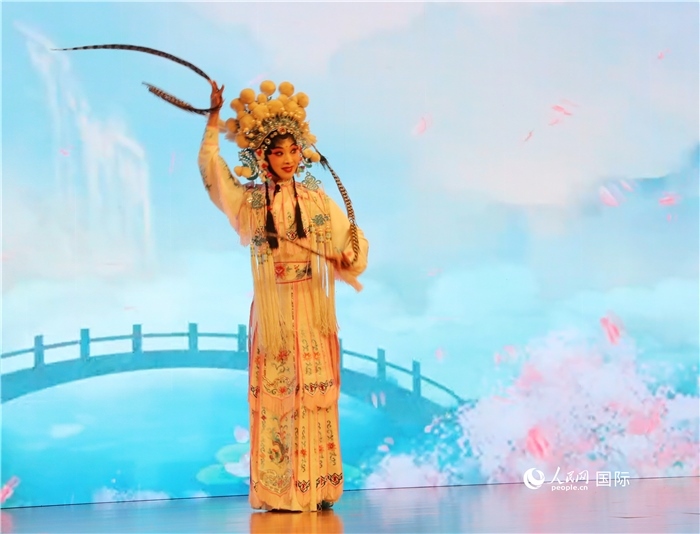 四川省成都市川劇研究院帶來(lái)了精彩的川劇演出。人民網(wǎng)記者 李志偉攝