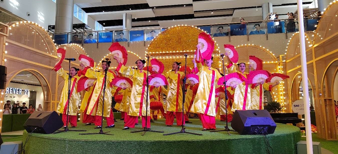 開幕式上活力四射的文藝節(jié)目引得觀眾陣陣喝彩。紅溪禮示大學(xué)孔子學(xué)院 供圖