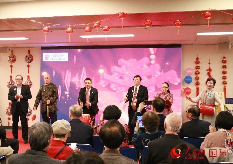 打擊樂合奏《春節(jié)序曲》。人民網(wǎng) 許可攝