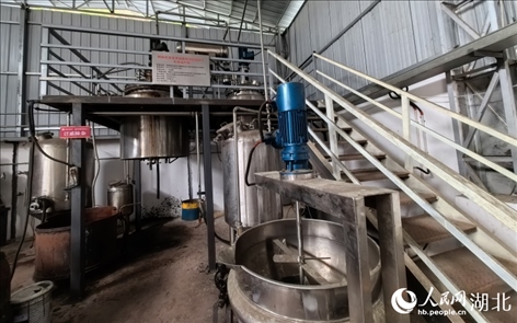 壩漆工業(yè)化量產(chǎn)設(shè)備。人民網(wǎng)記者 周雯攝