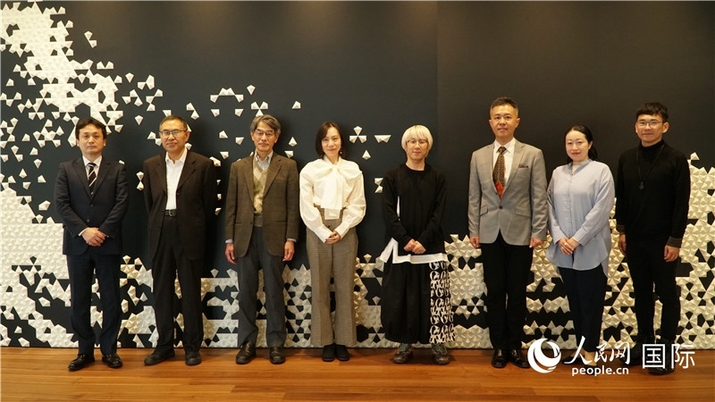 主辦方與嘉賓合影。人民網(wǎng) 蔣曉辰攝