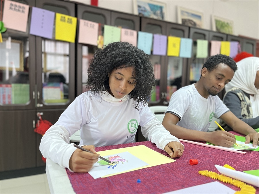 亞的斯亞貝巴大學(xué)孔子學(xué)院“網(wǎng)絡(luò)中國節(jié)·元宵”主題文化體驗活動現(xiàn)場。亞的斯亞貝巴大學(xué)孔子學(xué)院供圖