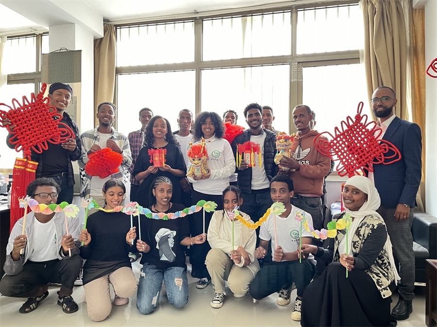 參加活動的學(xué)生合影。亞的斯亞貝巴大學(xué)孔子學(xué)院供圖