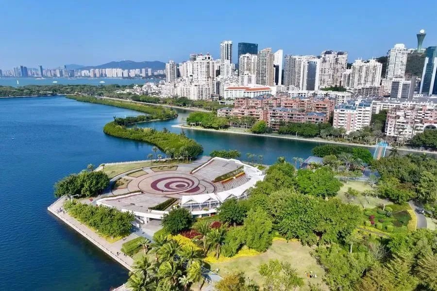 △1月24日，廈門筼筜湖白鷺洲公園及周邊城市景觀。