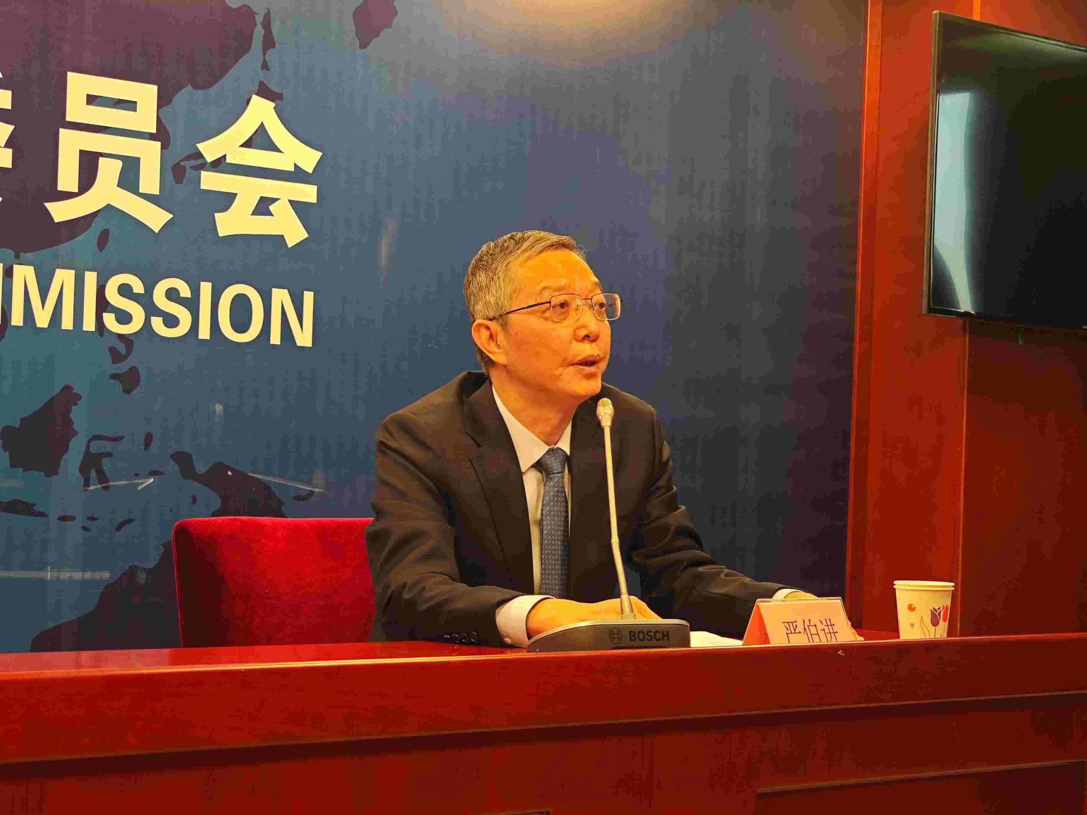 2月23日，嚴伯進在證監(jiān)會例行新聞發(fā)布會現(xiàn)場。 人民網(wǎng) 黃盛 攝