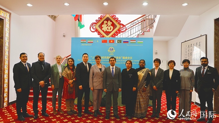 2月26日，“上海合作組織成員國生態(tài)安全”圓桌會議在北京舉行。 人民網(wǎng) 阿爾達克攝