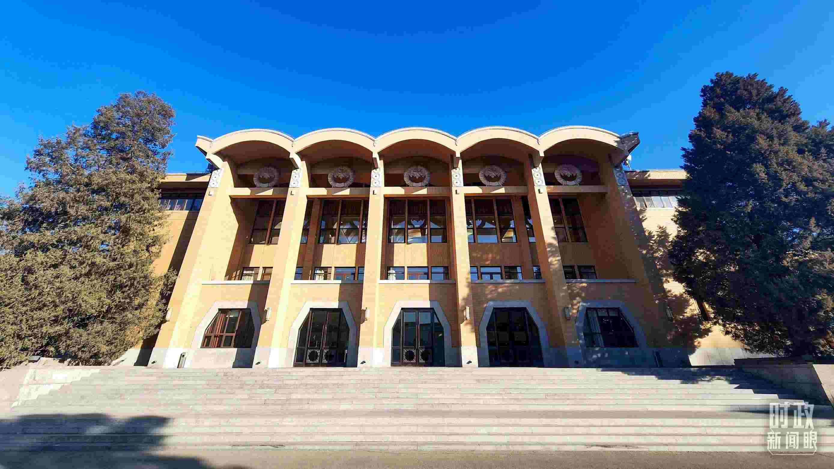 △2024年春季學(xué)期中央黨校（國(guó)家行政學(xué)院）中青年干部培訓(xùn)班3月1日上午在中央黨校開(kāi)班。（總臺(tái)央視記者劉琦拍攝）