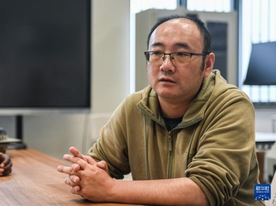 2月15日，在亞的斯亞貝巴的埃塞俄比亞聯(lián)邦職業(yè)技術(shù)培訓(xùn)學(xué)院，魯班工坊中方負責(zé)人江絳接受新華社采訪。