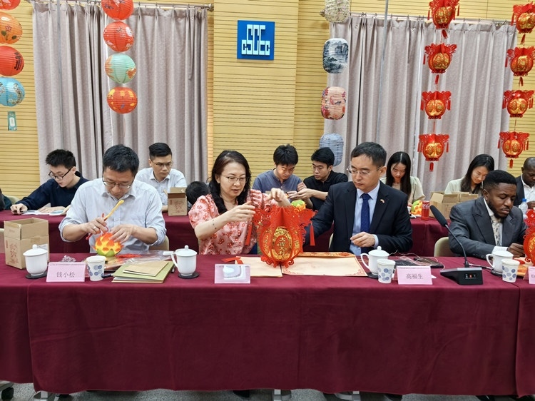 燈籠文化交流活動(dòng)現(xiàn)場(chǎng)。中建國(guó)際中西非公司供圖