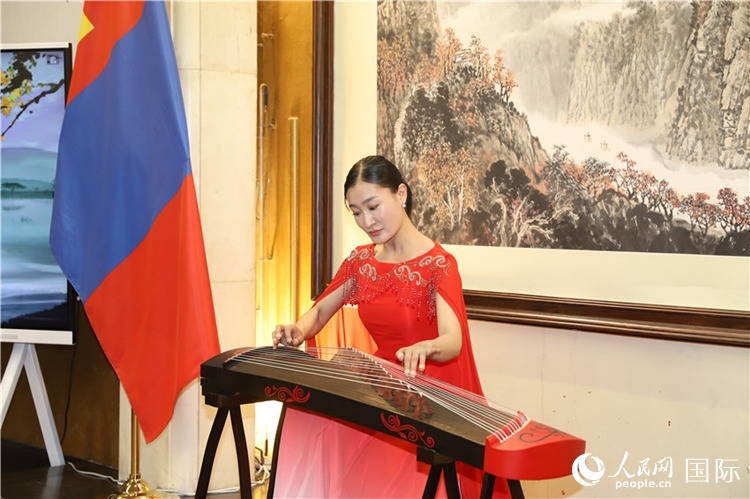 古箏表演。人民網(wǎng)記者 霍文攝