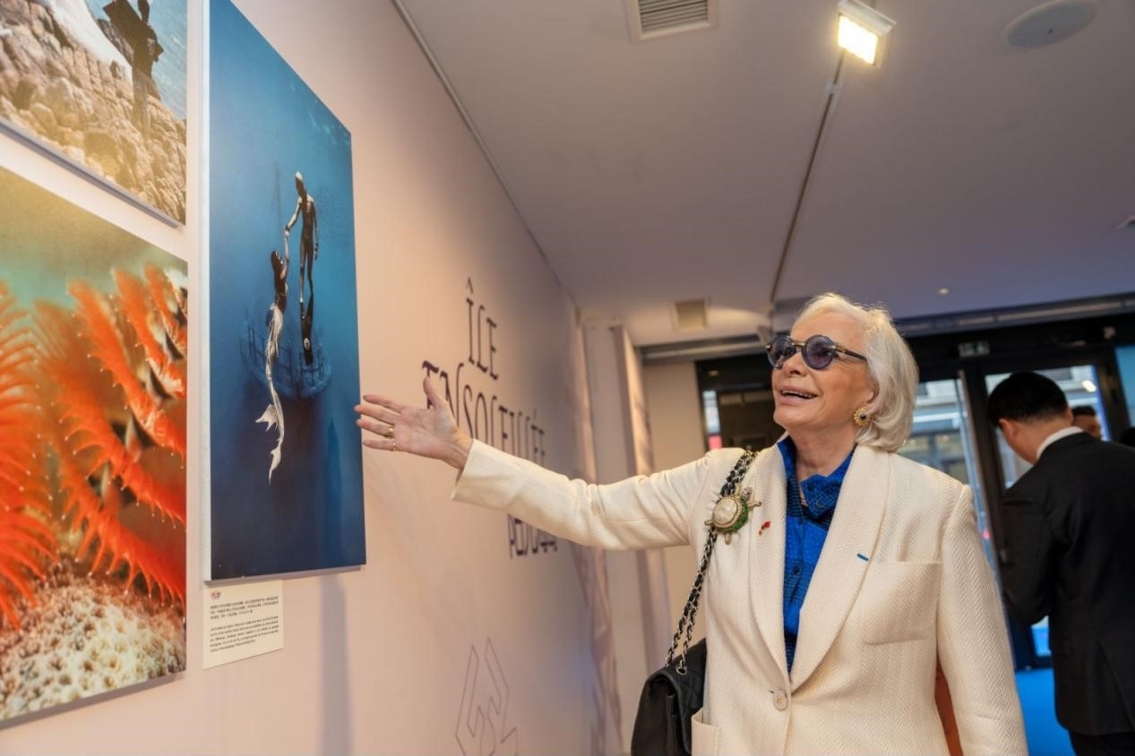 世界旅游組織特別顧問瑪麗-皮埃爾·布歇-奧利耶觀看活動現(xiàn)場圖片展覽?；顒又鬓k方供圖