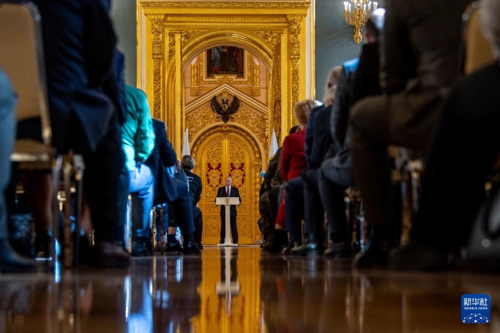 3月20日，俄羅斯總統(tǒng)普京在莫斯科克里姆林宮與其競選團(tuán)隊(duì)代表舉行見面會。新華社記者 曹陽 攝