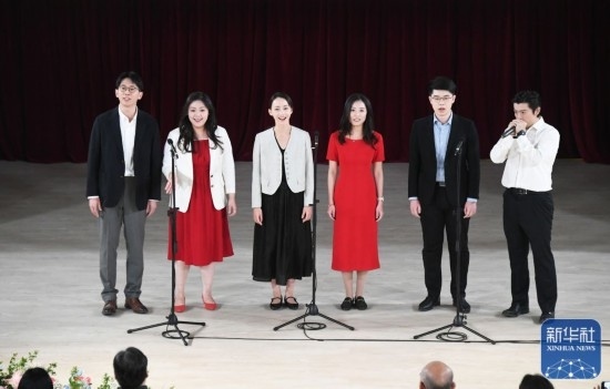 3月21日，國家開發(fā)銀行阿卡貝拉合唱團(tuán)在音樂會上演出。新華社記者 任超 攝