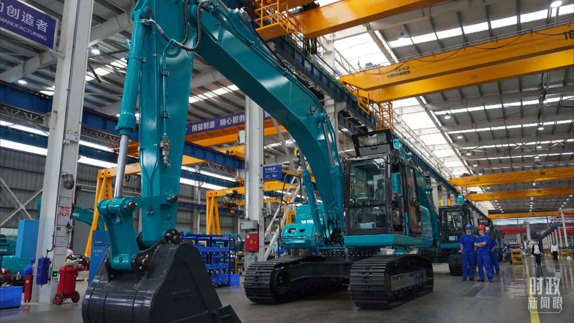 △這是山河智能大型挖掘機的組裝車間。2020年9月，習近平曾到此地考察。（總臺央視記者郭曉龍拍攝）