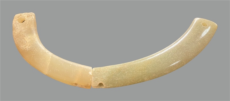 馬家浜文化晚期玉璜。中國文物報(bào)社供圖