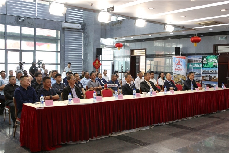 當(dāng)?shù)貢r(shí)間3月26日下午，中國品牌重型機(jī)械、載重車輛宣傳推介會在中國駐蘇里南大使館舉行。圖為宣介會現(xiàn)場。中國駐蘇里南大使館供圖