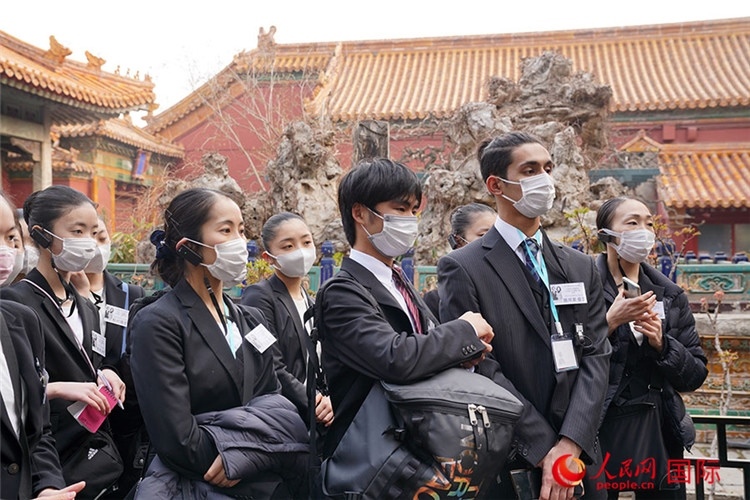 松山芭蕾舞團青年代表團在故宮參觀。人民網(wǎng)記者 張麗婭攝