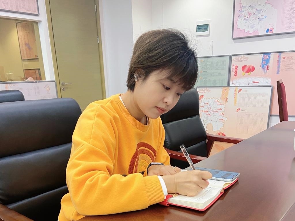 武麗潔在工作中。新華社發(fā)