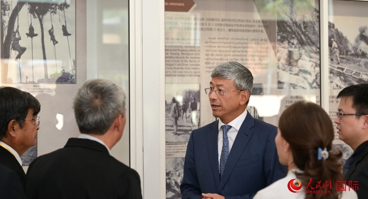 陳海大使了解中國遠征軍紀念館情況。人民網(wǎng)記者 謝佳君攝