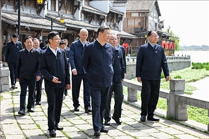 △2024年3月18日至21日，習近平總書記在湖南考察。這是19日上午，總書記在常德河街考察。