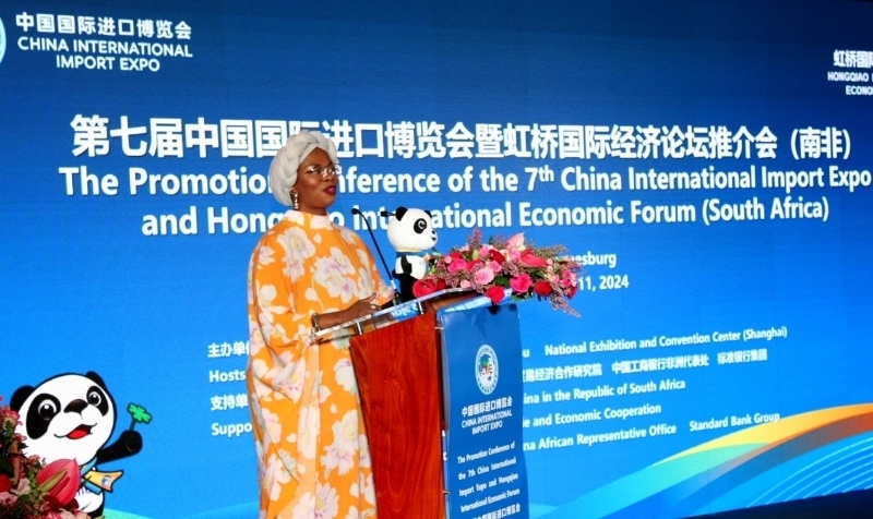 南非貿(mào)易、工業(yè)和競(jìng)爭(zhēng)部出口促進(jìn)司副總司長(zhǎng)馬塔博格致辭。（圖片來(lái)源：中國(guó)國(guó)際進(jìn)口博覽會(huì)官微）