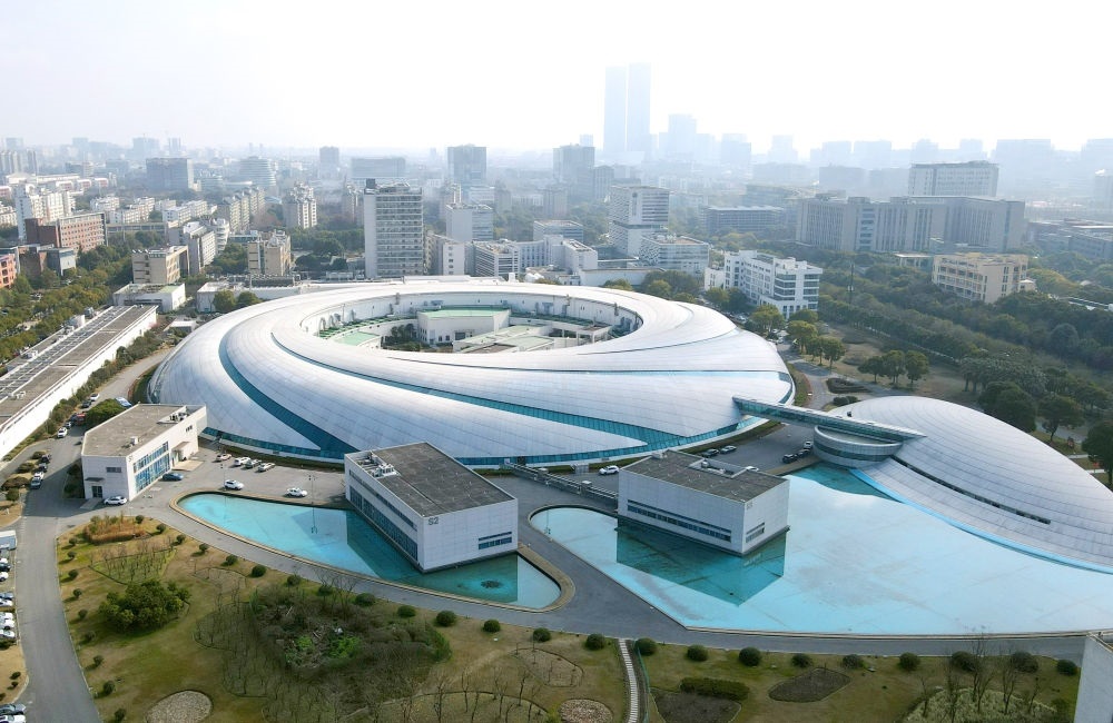 空中俯瞰位于上海張江科學(xué)城的上海光源（2024年2月27日攝，無人機照片）。