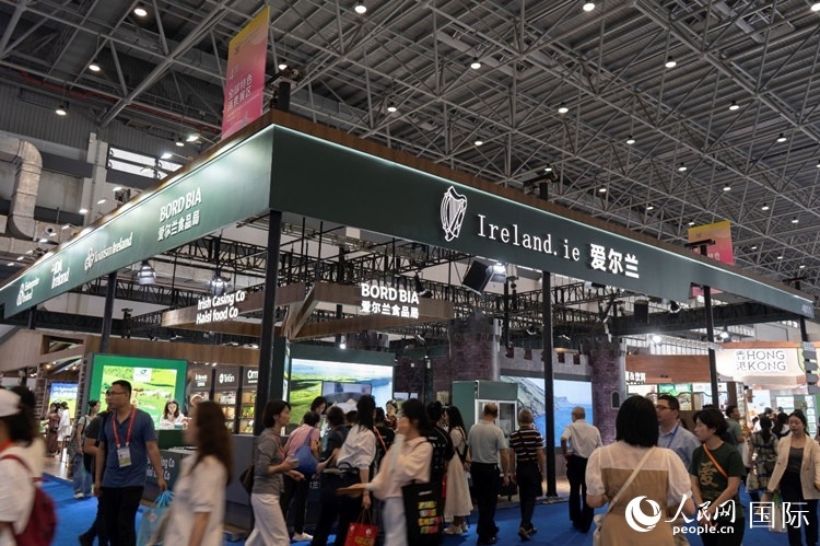 第四屆中國(guó)國(guó)際消費(fèi)品博覽會(huì)愛爾蘭國(guó)家館。人民網(wǎng) 常沙攝
