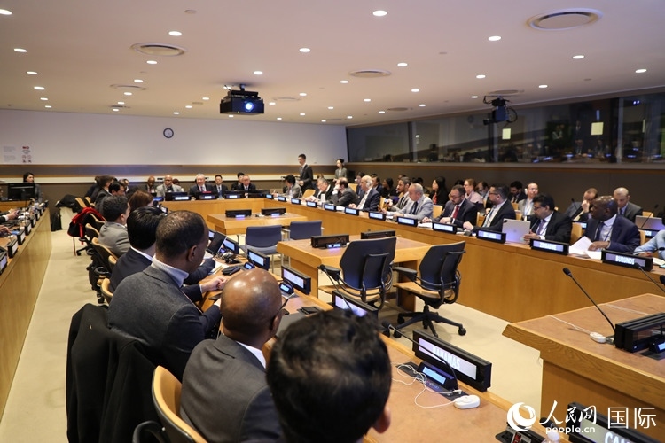40多國常駐代表、副代表以及聯(lián)合國工發(fā)組織、糧農(nóng)組織、區(qū)域經(jīng)委會、南南合作辦公室等聯(lián)合國機構(gòu)官員等100多人參加全球發(fā)展倡議之友小組高級別會議。 人民網(wǎng)記者 李志偉攝