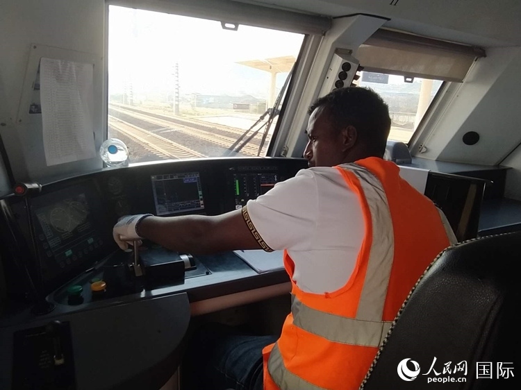 火車司機(jī)索博卡。人民網(wǎng)記者 黃培昭攝