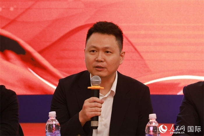 中國(guó)駐里約熱內(nèi)盧總領(lǐng)館副總領(lǐng)事王尉育在座談會(huì)上致辭。人民網(wǎng)記者 陳海琪攝