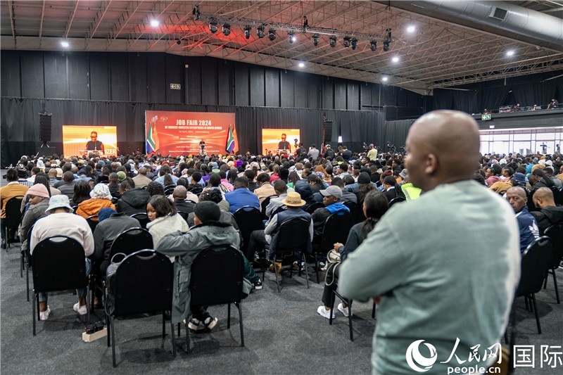 2024年中資企業(yè)招聘大會現(xiàn)場。 人民網(wǎng) 希拉茲攝