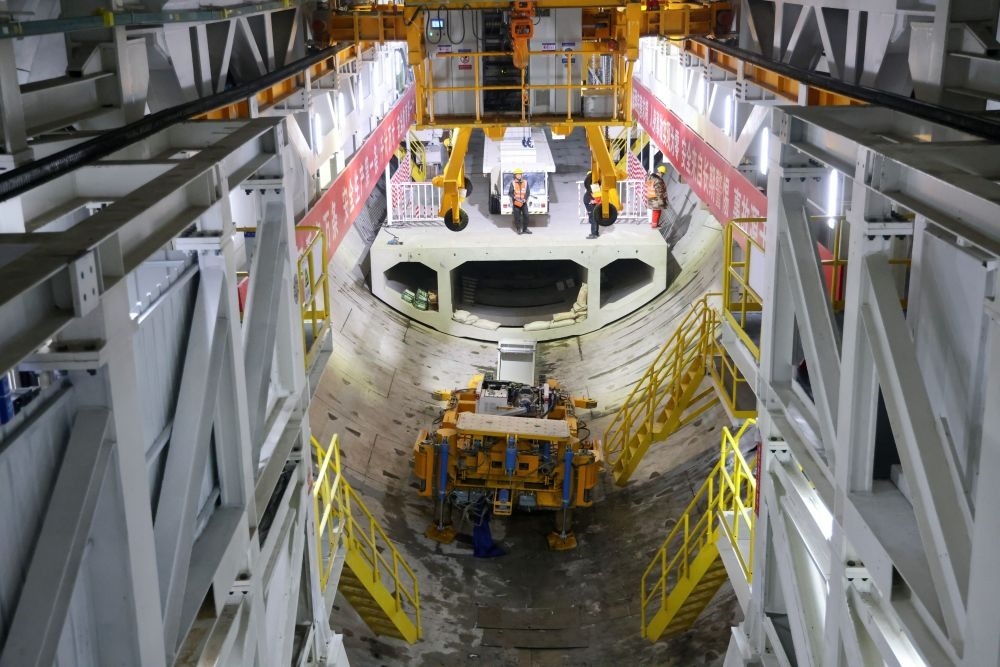 2024年2月16日，中鐵十四局集團(tuán)的建設(shè)者在京唐城際鐵路運(yùn)潮減河隧道施工。新華社記者 邢廣利 攝