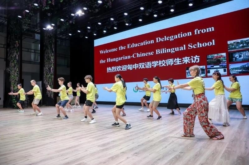 2023年7月，匈牙利匈中雙語學(xué)校師生代表團(tuán)來到江蘇參加“錦繡江蘇”青年交流項(xiàng)目。