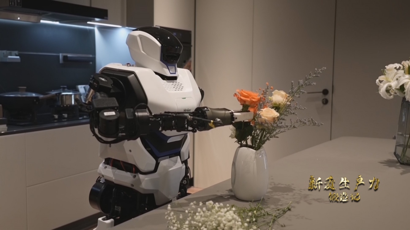 人形機(jī)器人插花。