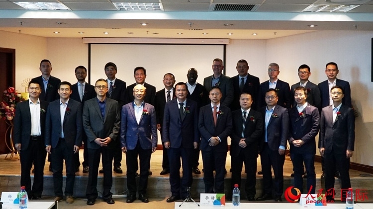 與會嘉賓合影。人民網(wǎng) 劉暢攝