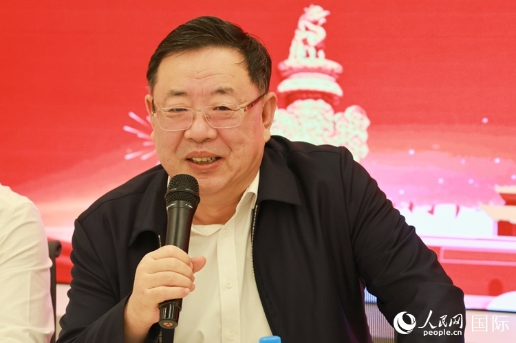 山東省泰安市委書記、市人大常委會主任楊洪濤在座談會上致辭。人民網(wǎng)記者 陳海琪攝