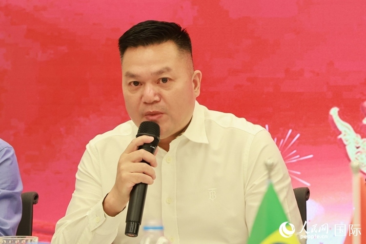 巴西和統(tǒng)會會長張小春在座談會上致辭。人民網(wǎng)記者 陳海琪攝