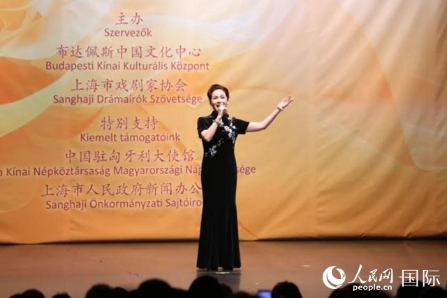 “玉蘭花開(kāi)·魅力上?！弊哌M(jìn)布達(dá)佩斯。葉辰亮攝