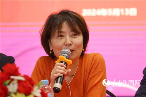 陜西省歸國華僑聯(lián)合會黨組成員、副主席兼秘書長尚小紅在座談會上致辭。人民網(wǎng)記者 陳海琪攝