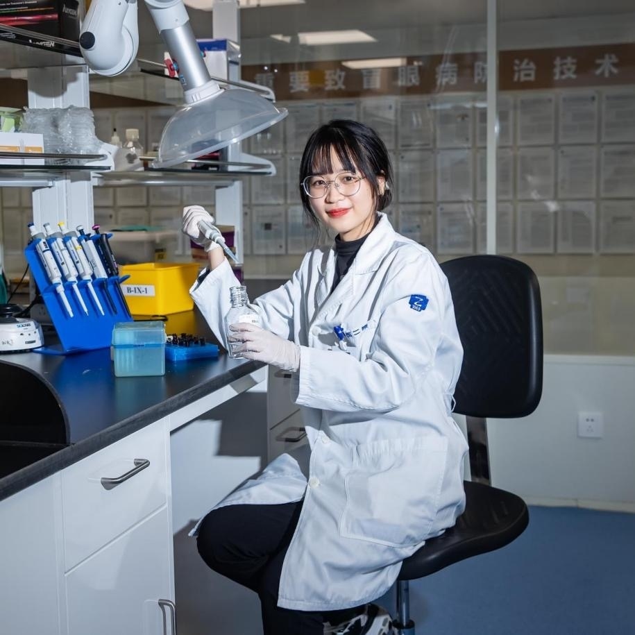 倪楚君在科研中。浙江大學供圖