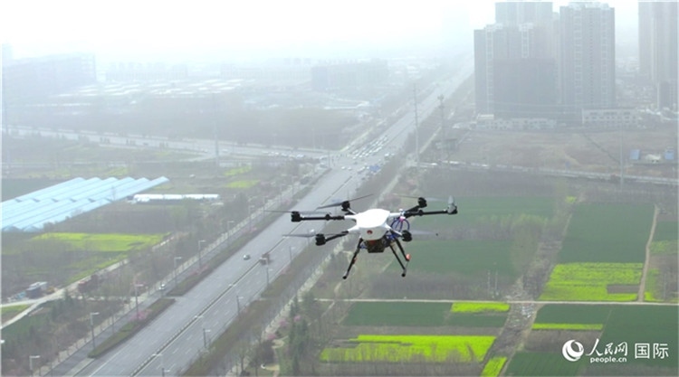 無人機(jī)。人民網(wǎng)記者 劉寧攝